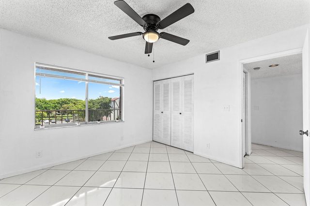 7301 Amberly Lane 402, Delray Beach, FL 33446