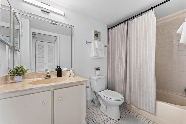 7301 Amberly Lane 402, Delray Beach, FL 33446