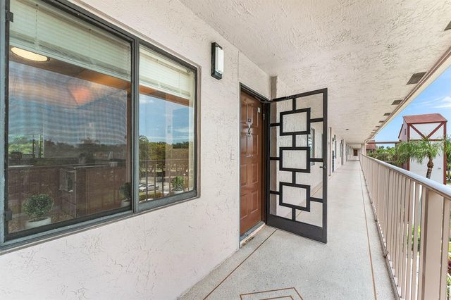 7301 Amberly Lane 402, Delray Beach, FL 33446