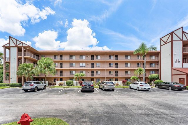 7301 Amberly Lane 402, Delray Beach, FL 33446
