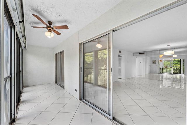 7301 Amberly Lane 402, Delray Beach, FL 33446
