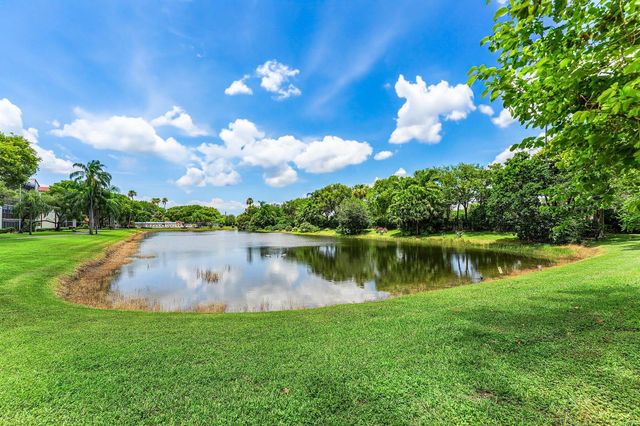 7301 Amberly Lane 402, Delray Beach, FL 33446