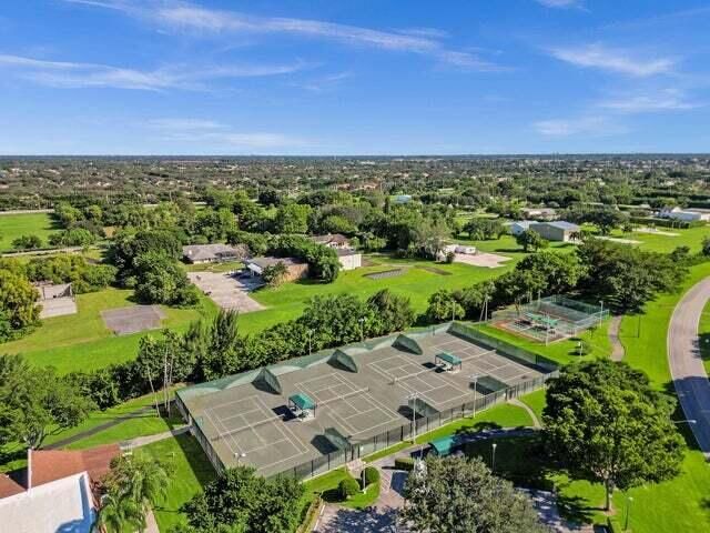 7301 Amberly Lane 402, Delray Beach, FL 33446