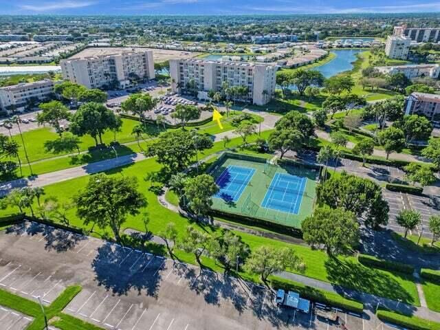 7301 Amberly Lane 402, Delray Beach, FL 33446