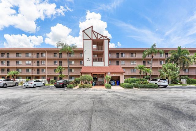 7301 Amberly Lane 402, Delray Beach, FL 33446