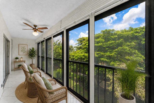 7301 Amberly Lane 402, Delray Beach, FL 33446