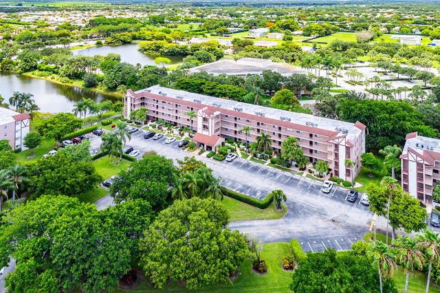 7301 Amberly Lane 402, Delray Beach, FL 33446