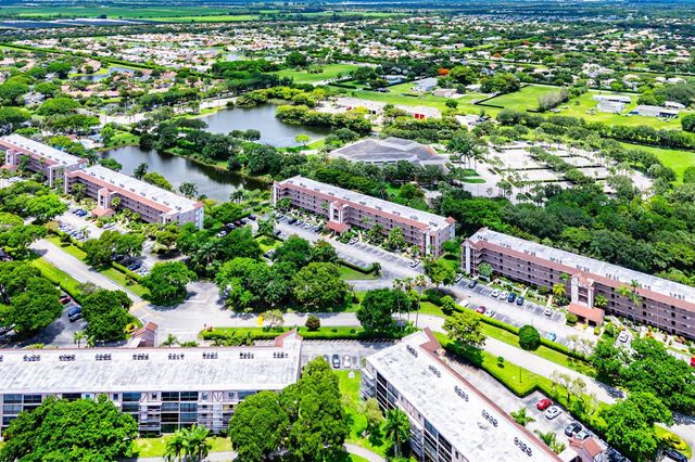 7301 Amberly Lane 402, Delray Beach, FL 33446