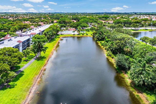 7301 Amberly Lane 402, Delray Beach, FL 33446