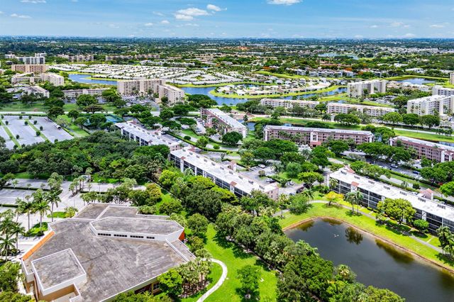 7301 Amberly Lane 402, Delray Beach, FL 33446