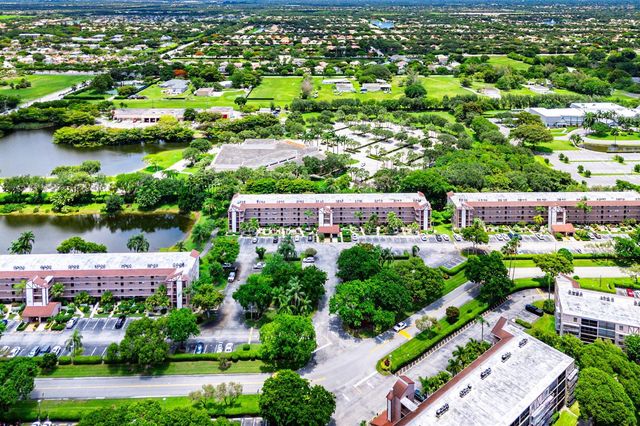 7301 Amberly Lane 402, Delray Beach, FL 33446