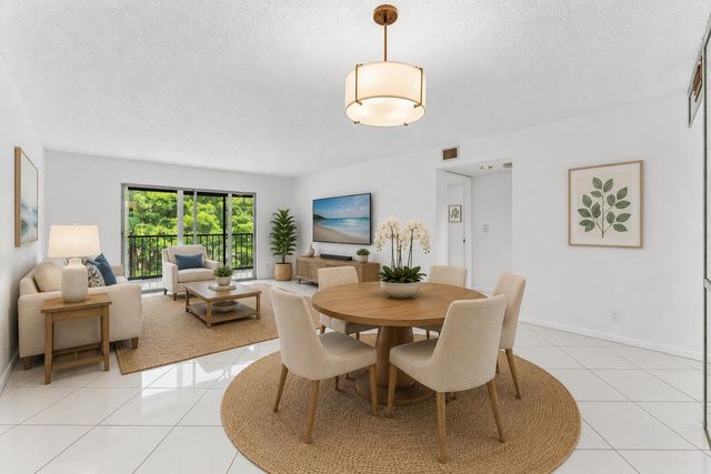 7301 Amberly Lane 402, Delray Beach, FL 33446