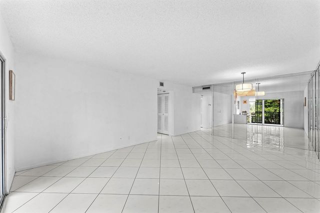 7301 Amberly Lane 402, Delray Beach, FL 33446