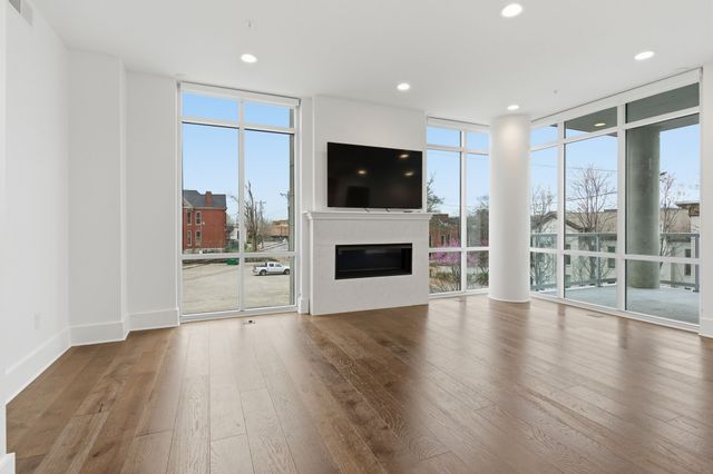 20 Rutledge St Apt 310, Nashville, TN 37210