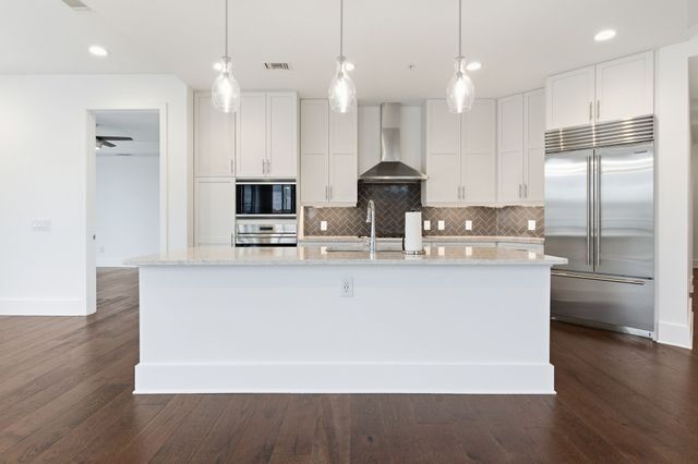 20 Rutledge St Apt 310, Nashville, TN 37210