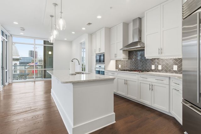 20 Rutledge St Apt 310, Nashville, TN 37210