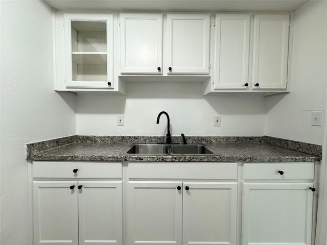 2800 Walker Street, Fort Worth, TX 76105