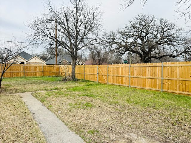 2800 Walker Street, Fort Worth, TX 76105