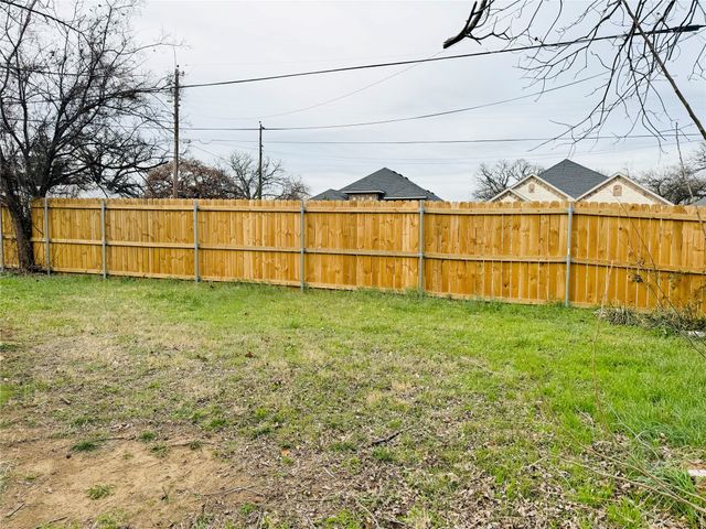 2800 Walker Street, Fort Worth, TX 76105