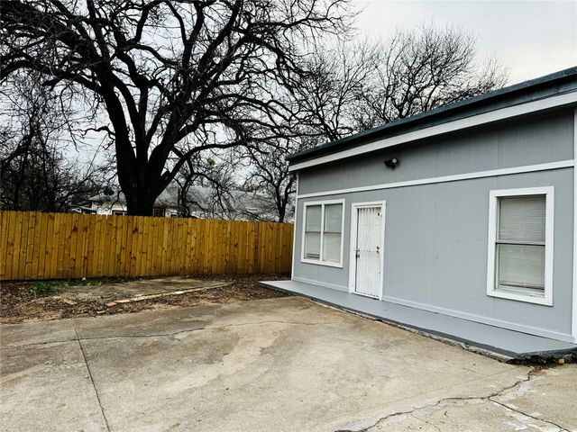 2800 Walker Street, Fort Worth, TX 76105