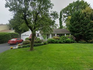 29 Argyle Road, Albertson, NY 11507