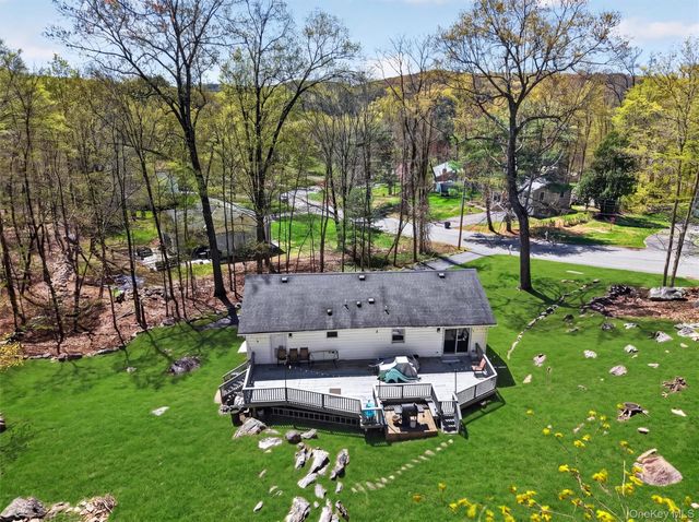 58 Englewood Terrace, Mahopac, NY 10541