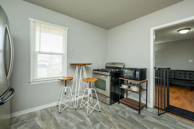 814 N 2nd Avenue E, Newton, IA 50208