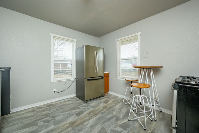 814 N 2nd Avenue E, Newton, IA 50208