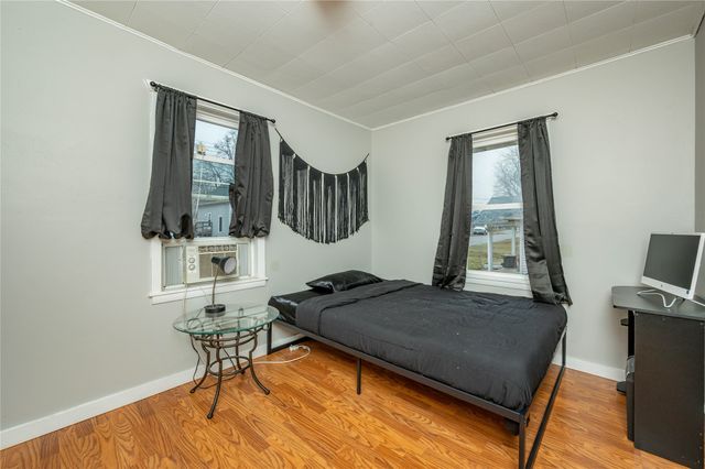 814 N 2nd Avenue E, Newton, IA 50208