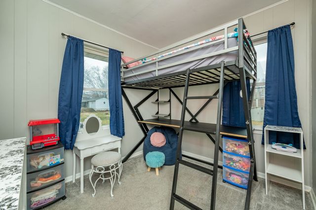 814 N 2nd Avenue E, Newton, IA 50208