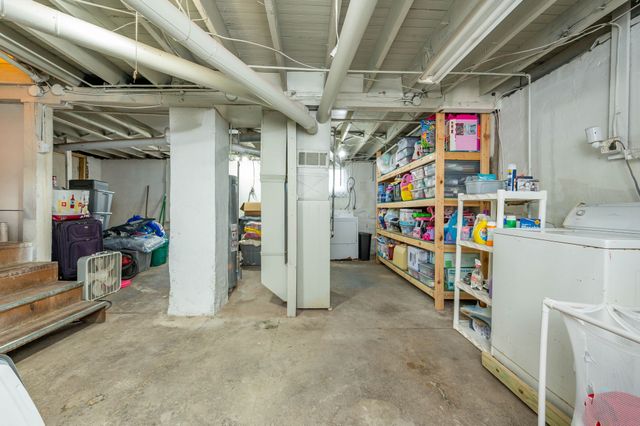 814 N 2nd Avenue E, Newton, IA 50208