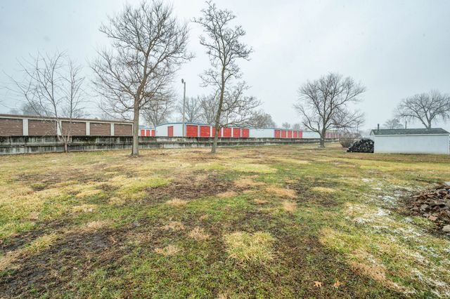 814 N 2nd Avenue E, Newton, IA 50208