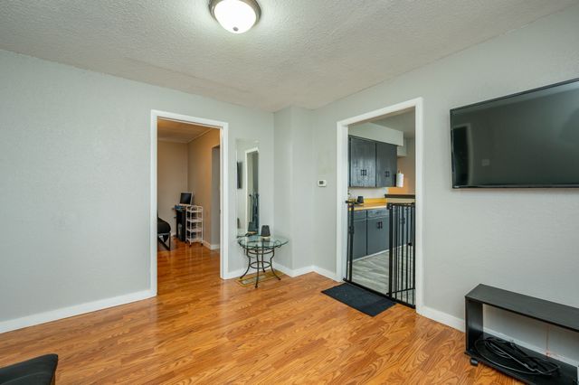 814 N 2nd Avenue E, Newton, IA 50208