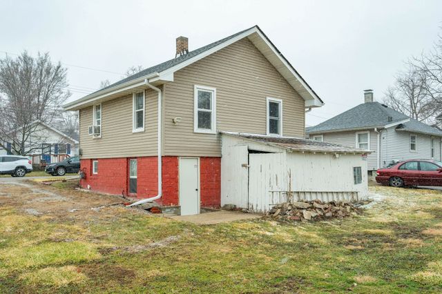 814 N 2nd Avenue E, Newton, IA 50208