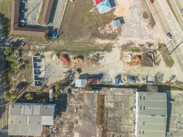 509 Hwy 90, Waveland, MS 39576