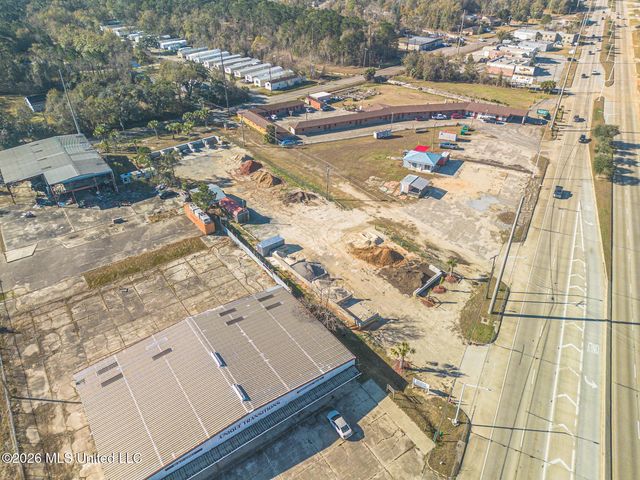 509 Hwy 90, Waveland, MS 39576