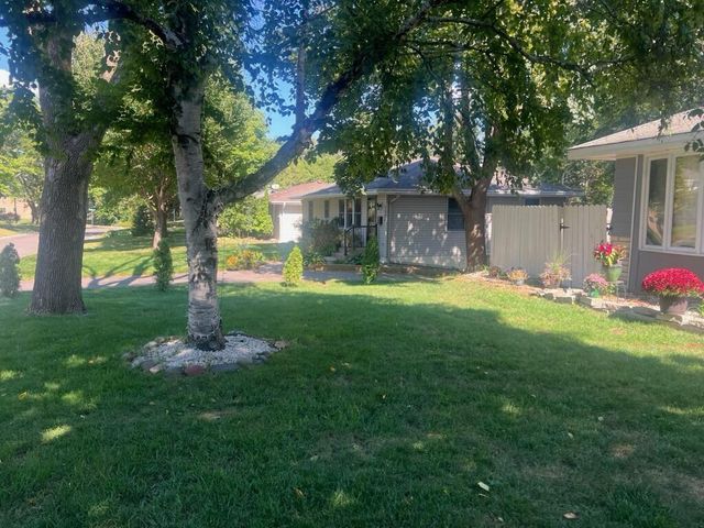 1916 Gettysburg Avenue N, Golden Valley, MN 55427