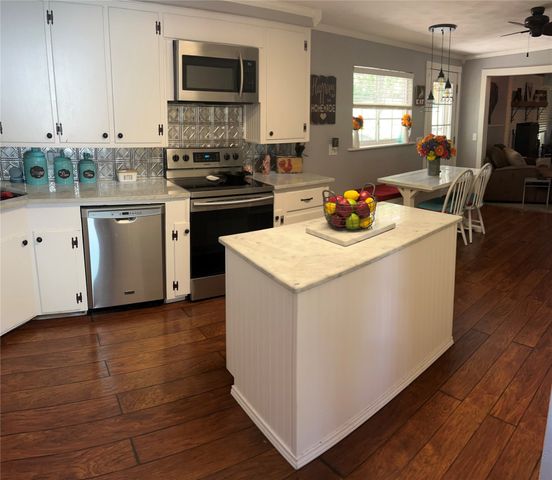 209 Marquette Avenue, Azle, TX 76020
