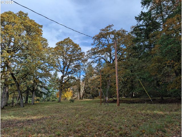 2870 HAWKINS Ln, Eugene, OR 97405