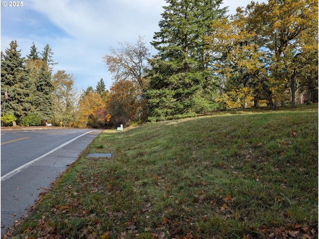 2870 HAWKINS Ln, Eugene, OR 97405