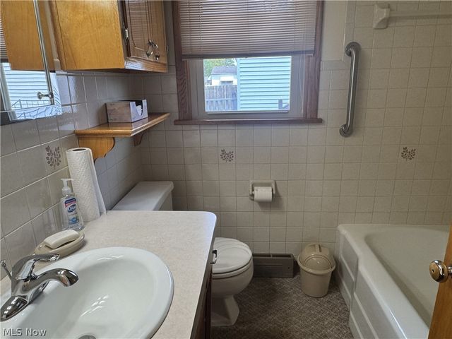 905 Carnegie Avenue, Akron, OH 44314