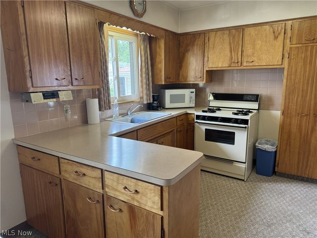 905 Carnegie Avenue, Akron, OH 44314
