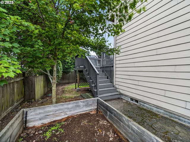 1221 Se Ironwood Ln, Gresham, OR 97080