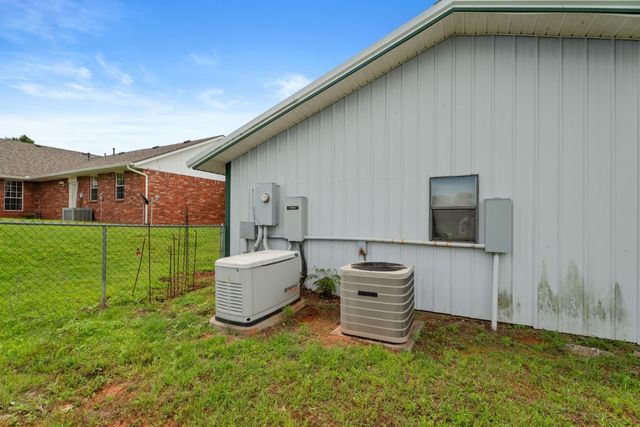 813 N Council Road S, Newcastle, OK 73065