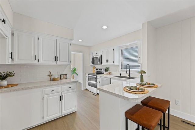 14831 S Homestead Drive, Olathe, KS 66062