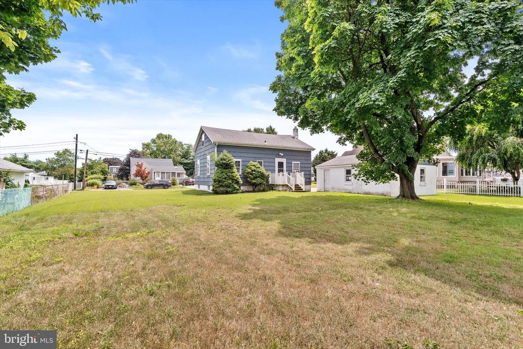 112 DOUGLAS AVE, Hamilton, NJ 08619