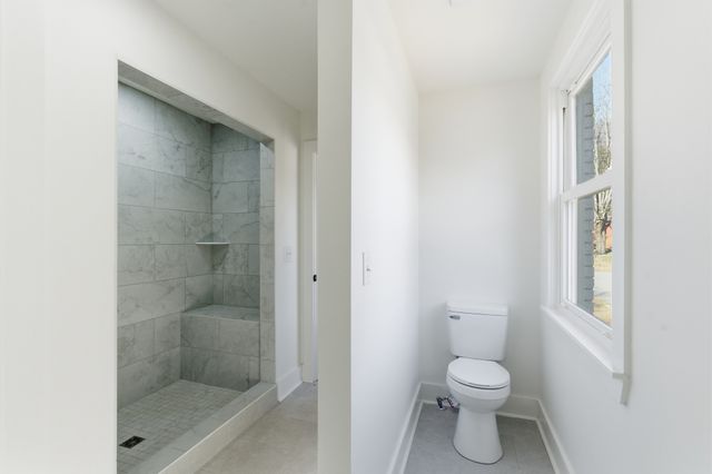 206 New Sawyer Brown Rd, Nashville, TN 37221