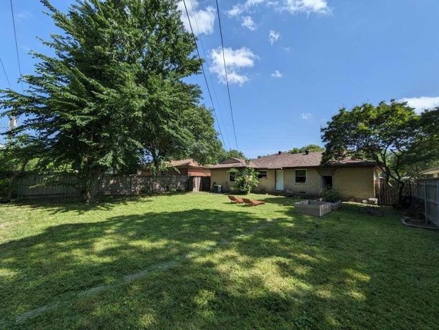 2209 Costa Mesa Drive, Dallas, TX 75228