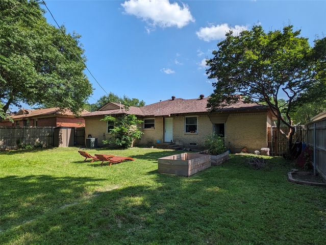 2209 Costa Mesa Drive, Dallas, TX 75228