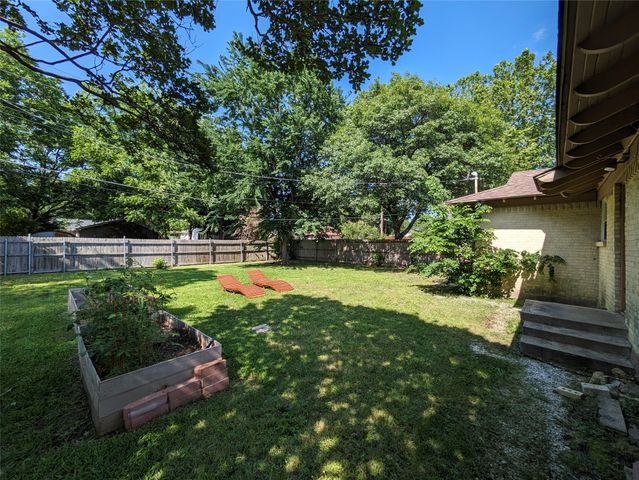 2209 Costa Mesa Drive, Dallas, TX 75228